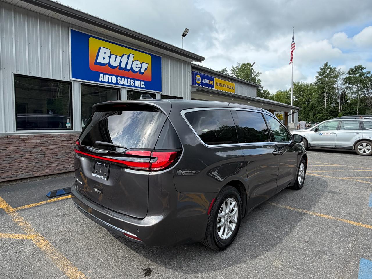 Chrysler Pacifica Touring L 2023