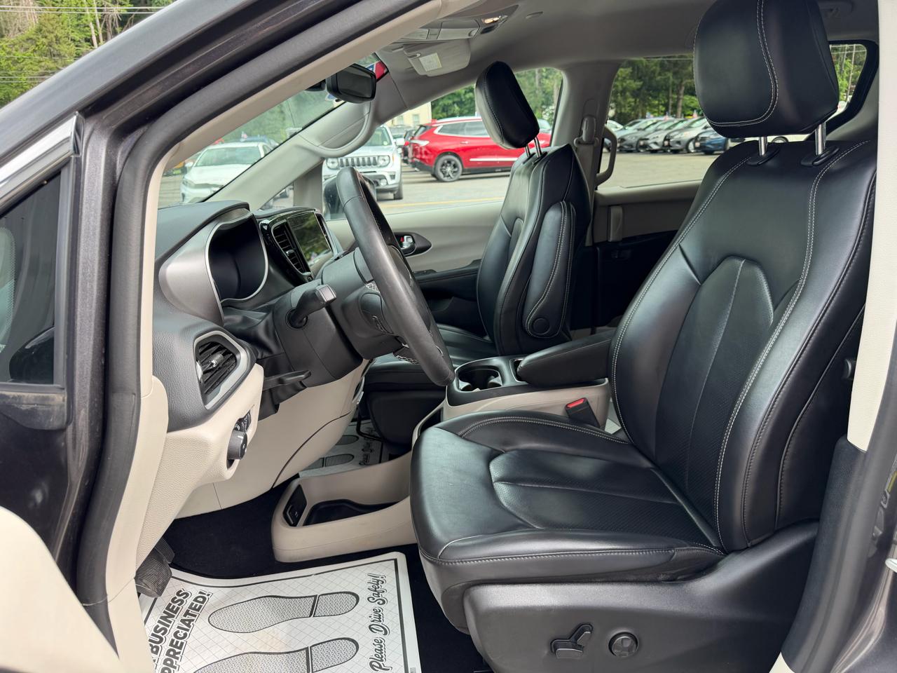 Chrysler Pacifica Touring L 2023