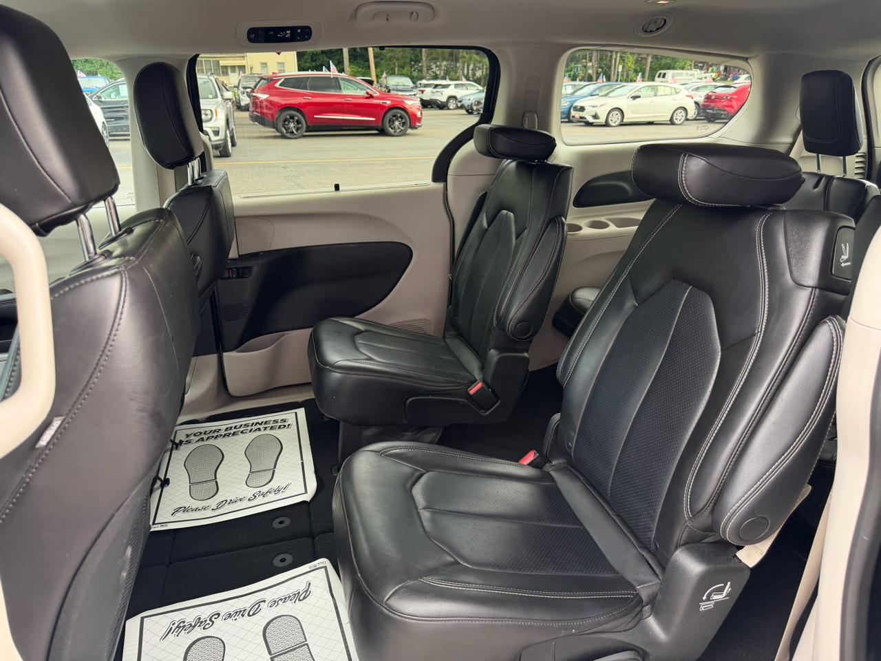 Chrysler Pacifica Touring L 2023