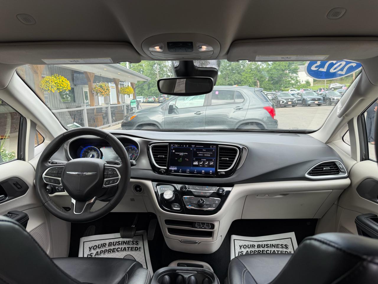 Chrysler Pacifica Touring L 2023