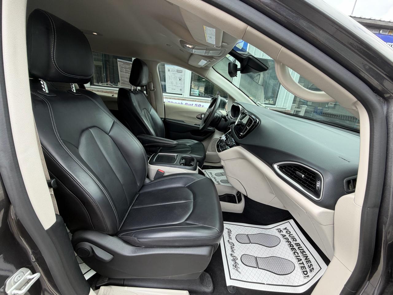 Chrysler Pacifica Touring L 2023
