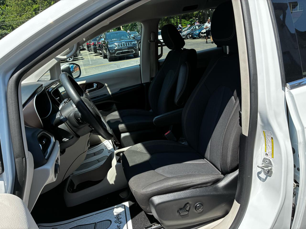 Chrysler Voyager LX 2023
