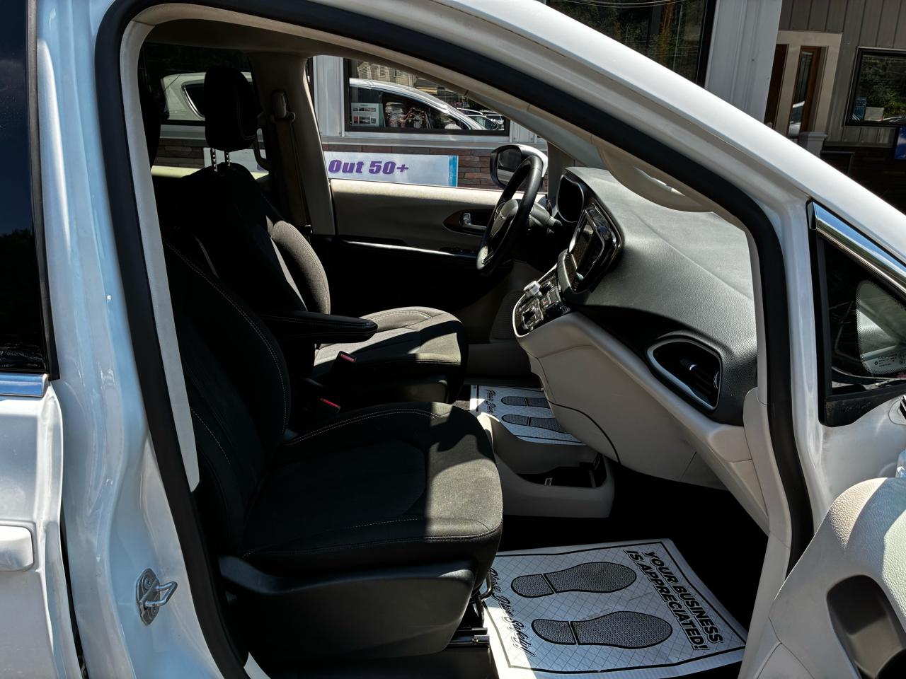 Chrysler Voyager LX 2023