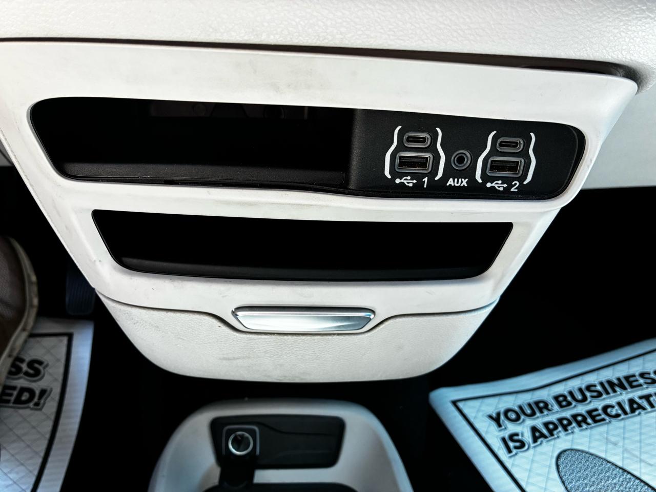 Chrysler Voyager LX 2023