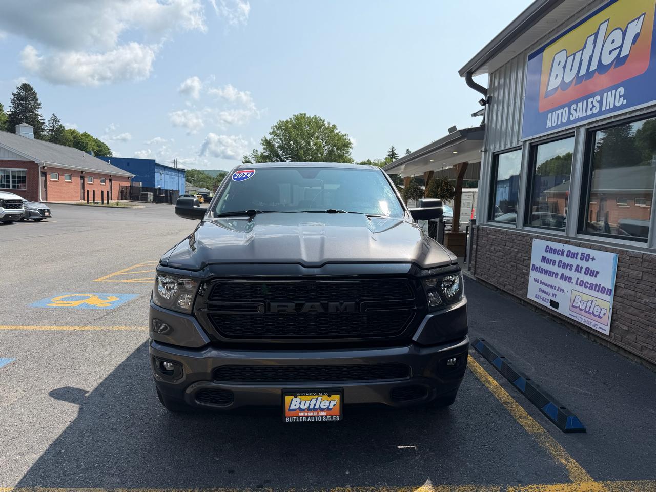 RAM 1500 Tradesman Crew Cab SWB 4WD 2024