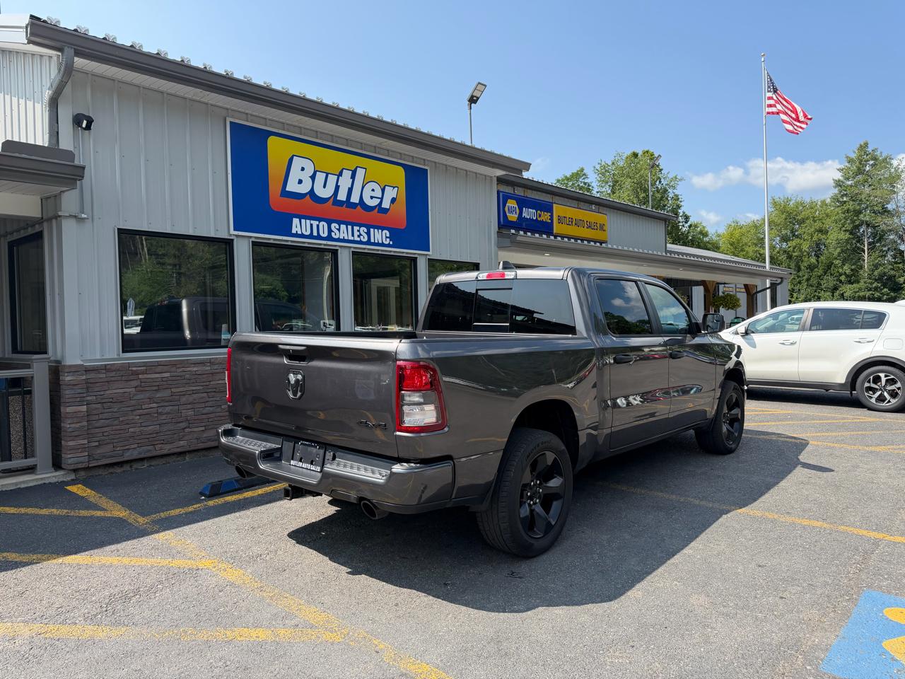 RAM 1500 Tradesman Crew Cab SWB 4WD 2024