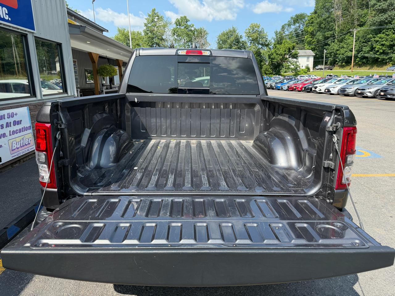 RAM 1500 Tradesman Crew Cab SWB 4WD 2024