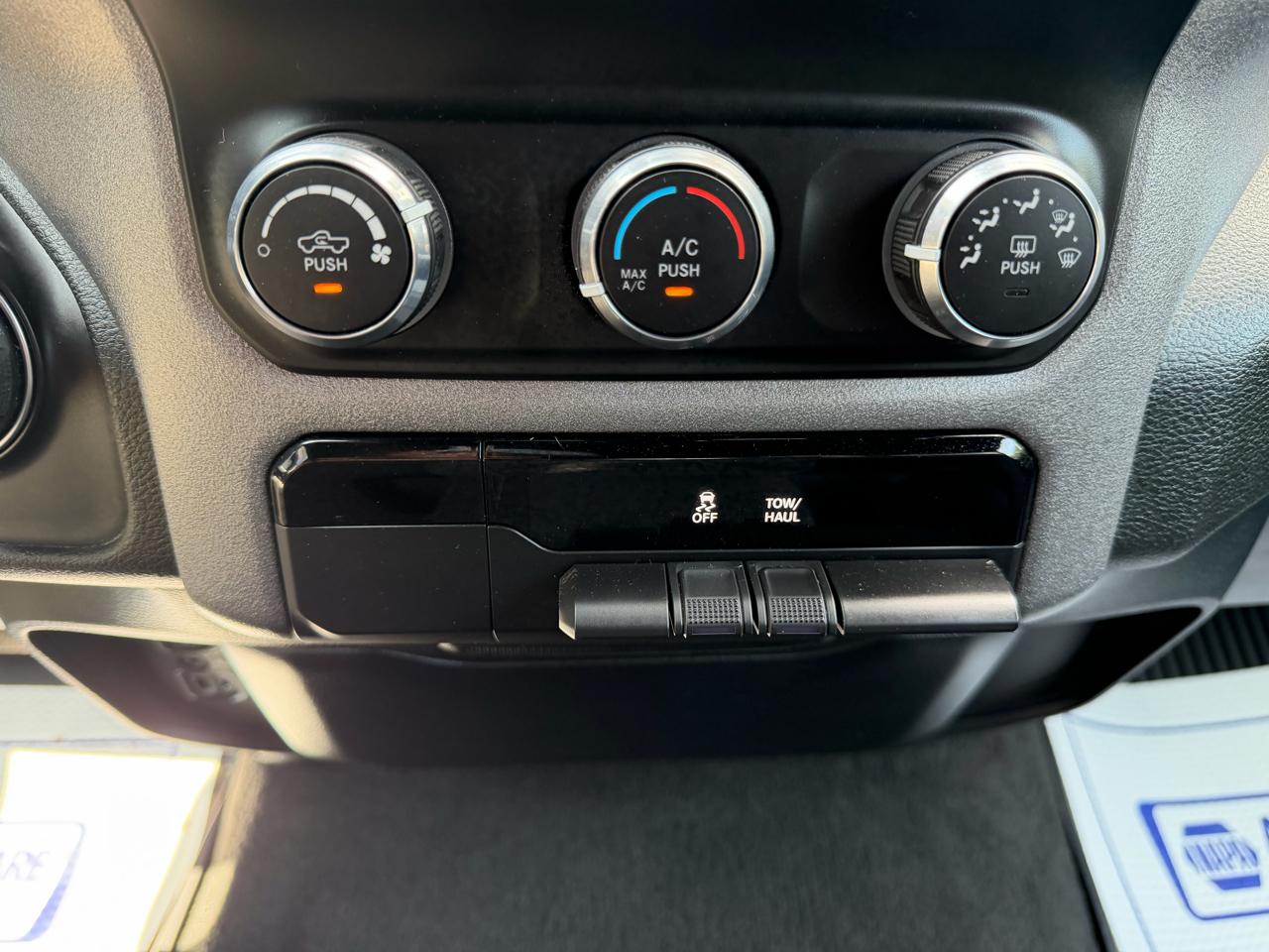 RAM 1500 Tradesman Crew Cab SWB 4WD 2024