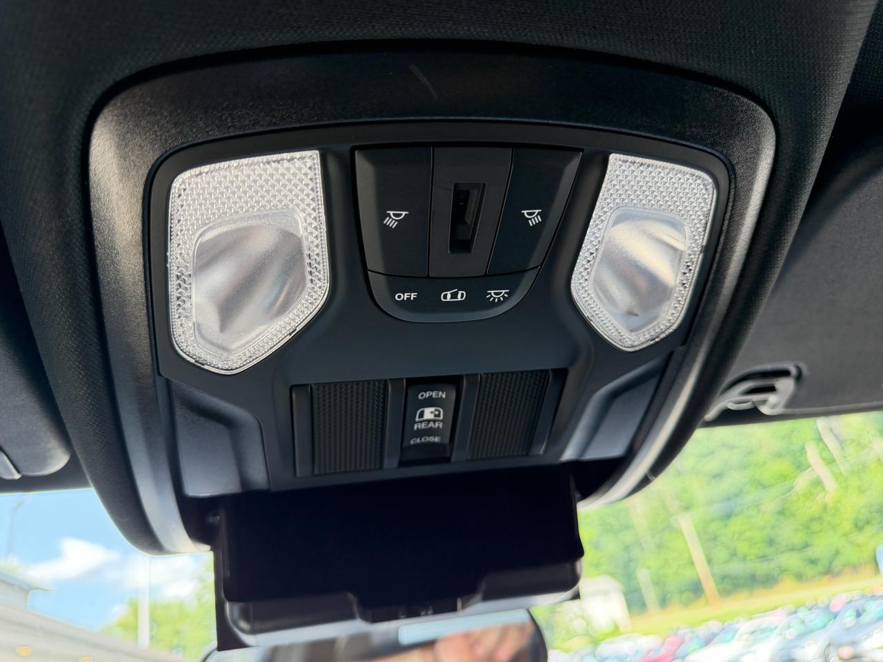 RAM 1500 Tradesman Crew Cab SWB 4WD 2024