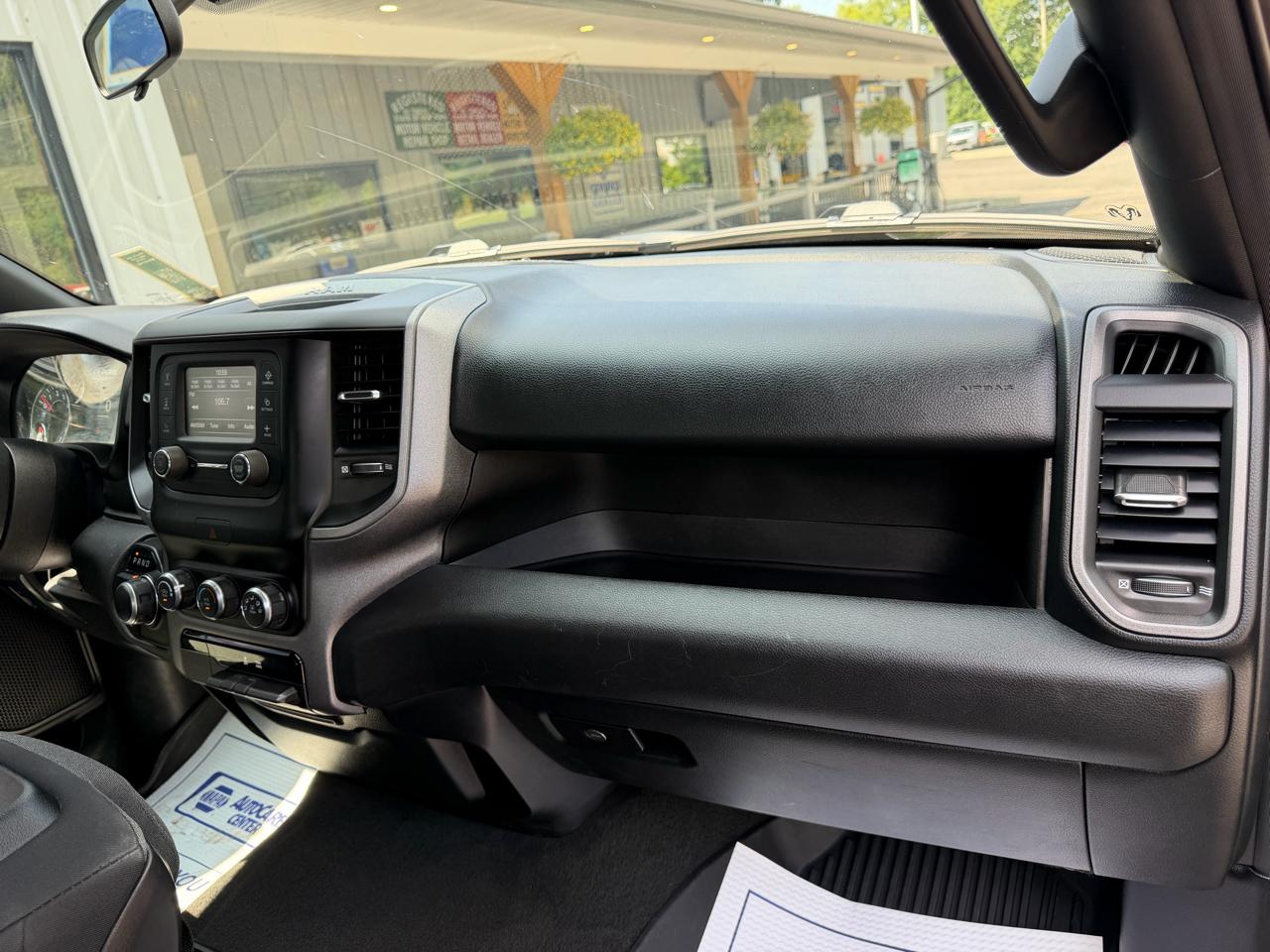 RAM 1500 Tradesman Crew Cab SWB 4WD 2024
