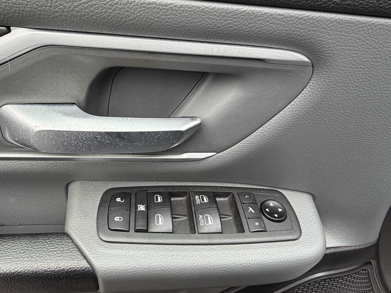 RAM 1500 Big Horn Quad Cab 4WD 2021
