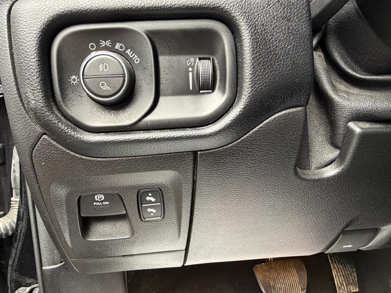 RAM 1500 Big Horn Quad Cab 4WD 2021