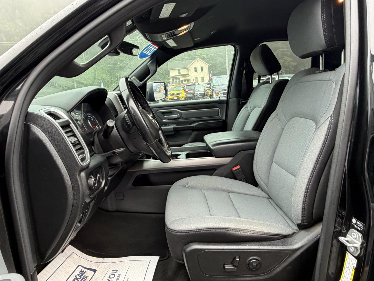 RAM 1500 Big Horn Quad Cab 4WD 2021