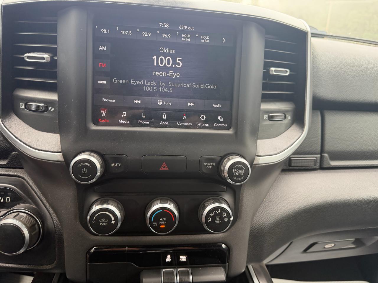 RAM 1500 Big Horn Quad Cab 4WD 2021