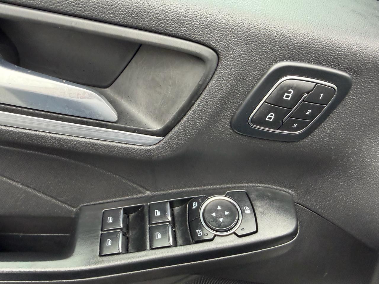 Ford Escape Platinum AWD 2025