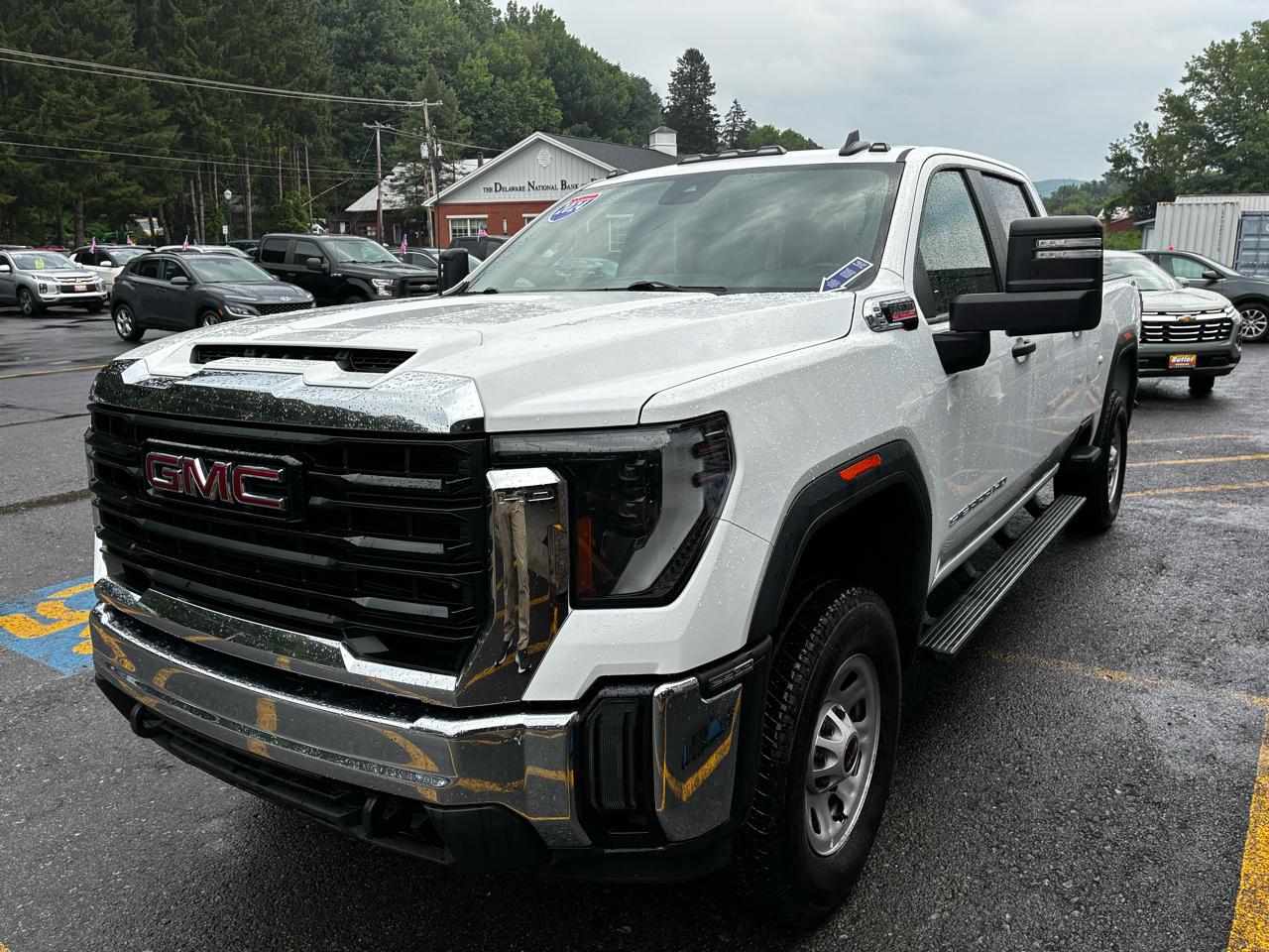 GMC Sierra 2500HD Pro Crew Cab 4WD SB 2024
