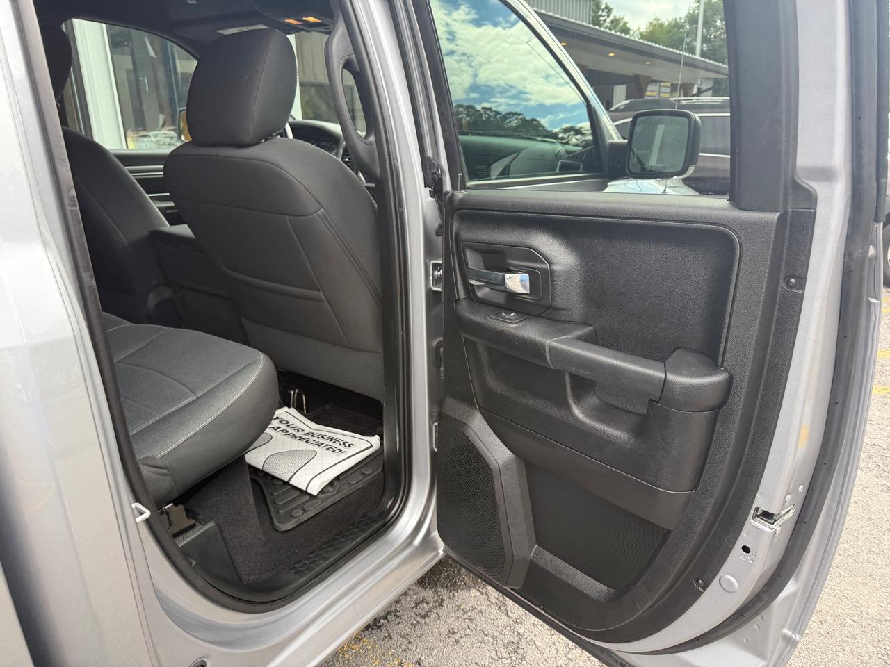RAM 1500 SLT Quad Cab 4WD 2022