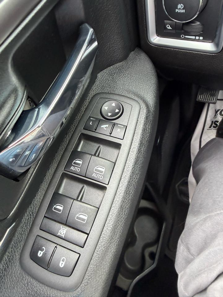 RAM 1500 SLT Quad Cab 4WD 2022