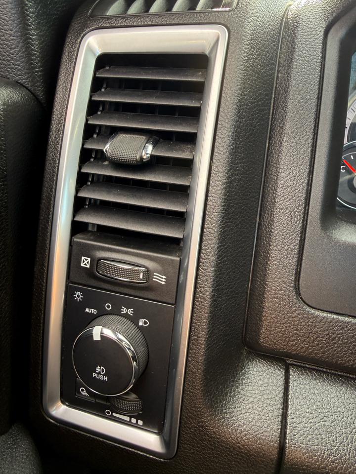 RAM 1500 SLT Quad Cab 4WD 2022