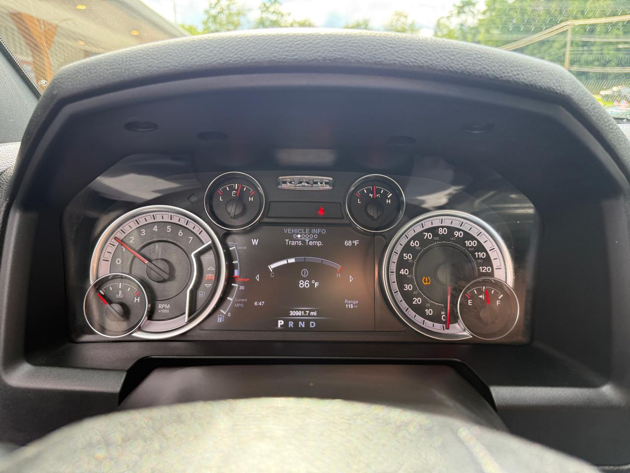 RAM 1500 SLT Quad Cab 4WD 2022