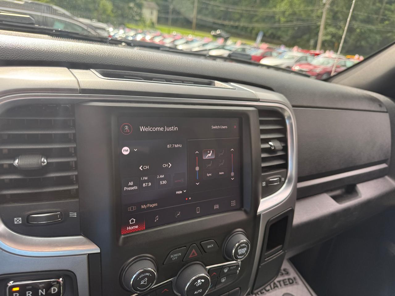 RAM 1500 SLT Quad Cab 4WD 2022