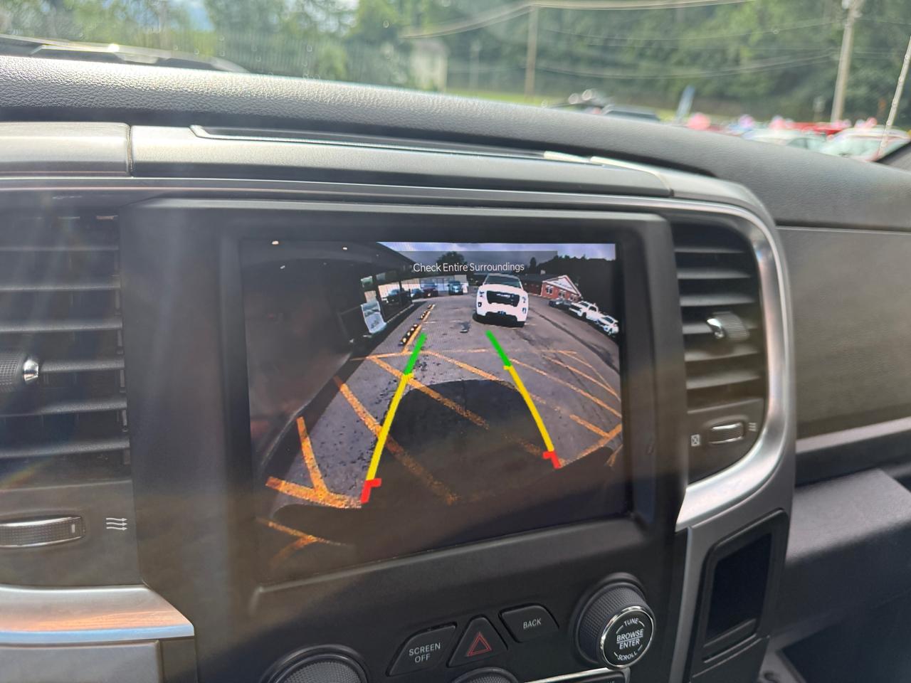 RAM 1500 SLT Quad Cab 4WD 2022