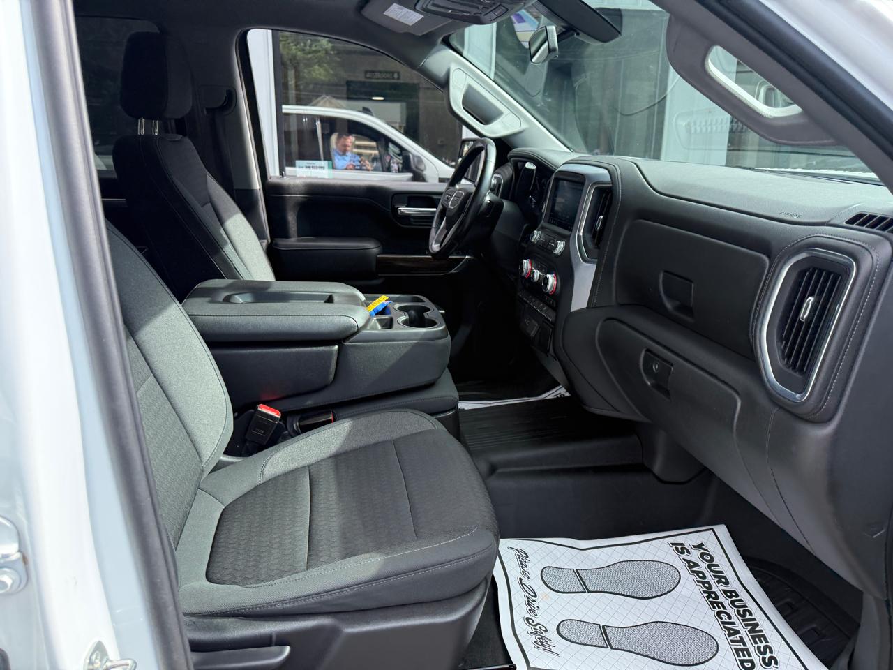 RAM 1500 SLT Quad Cab 4WD 2022