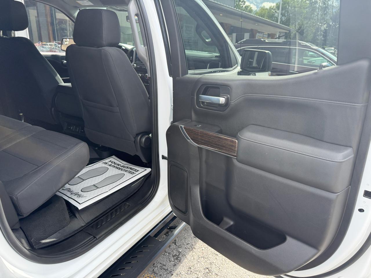 RAM 1500 SLT Quad Cab 4WD 2022