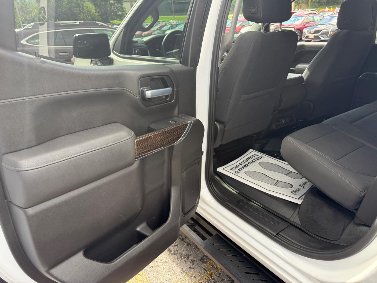RAM 1500 SLT Quad Cab 4WD 2022