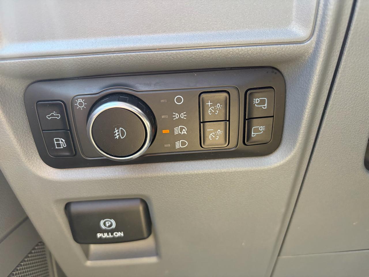 Ford F-150 XLT SuperCrew 4WD 2025