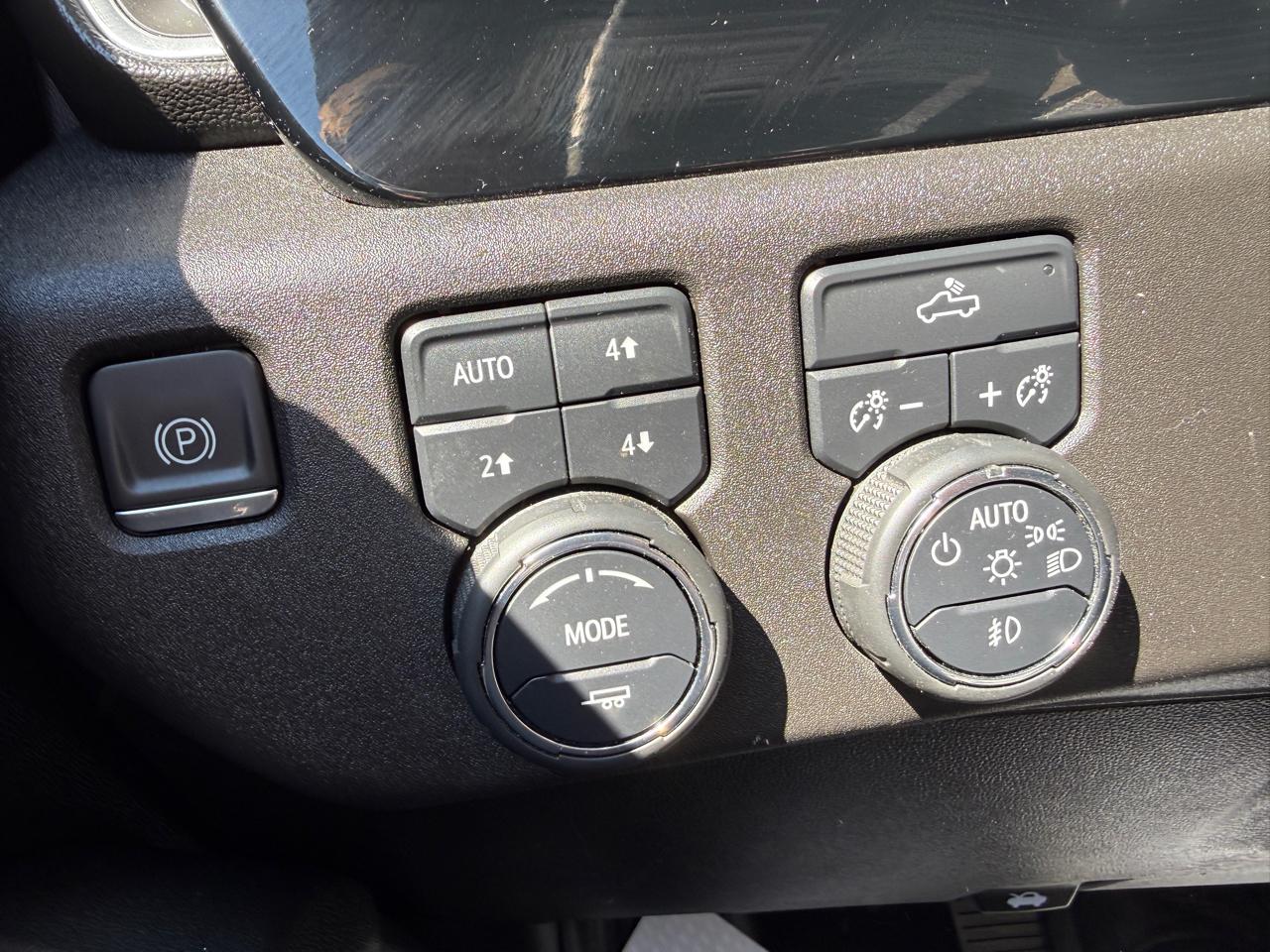 Chevrolet Silverado 1500 RST Crew Cab 4WD 2024