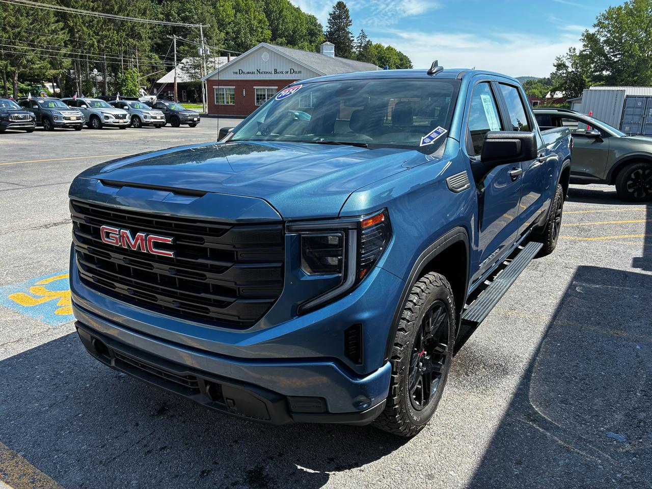 GMC Sierra 1500 Pro Crew Cab Short Box 4WD 2024