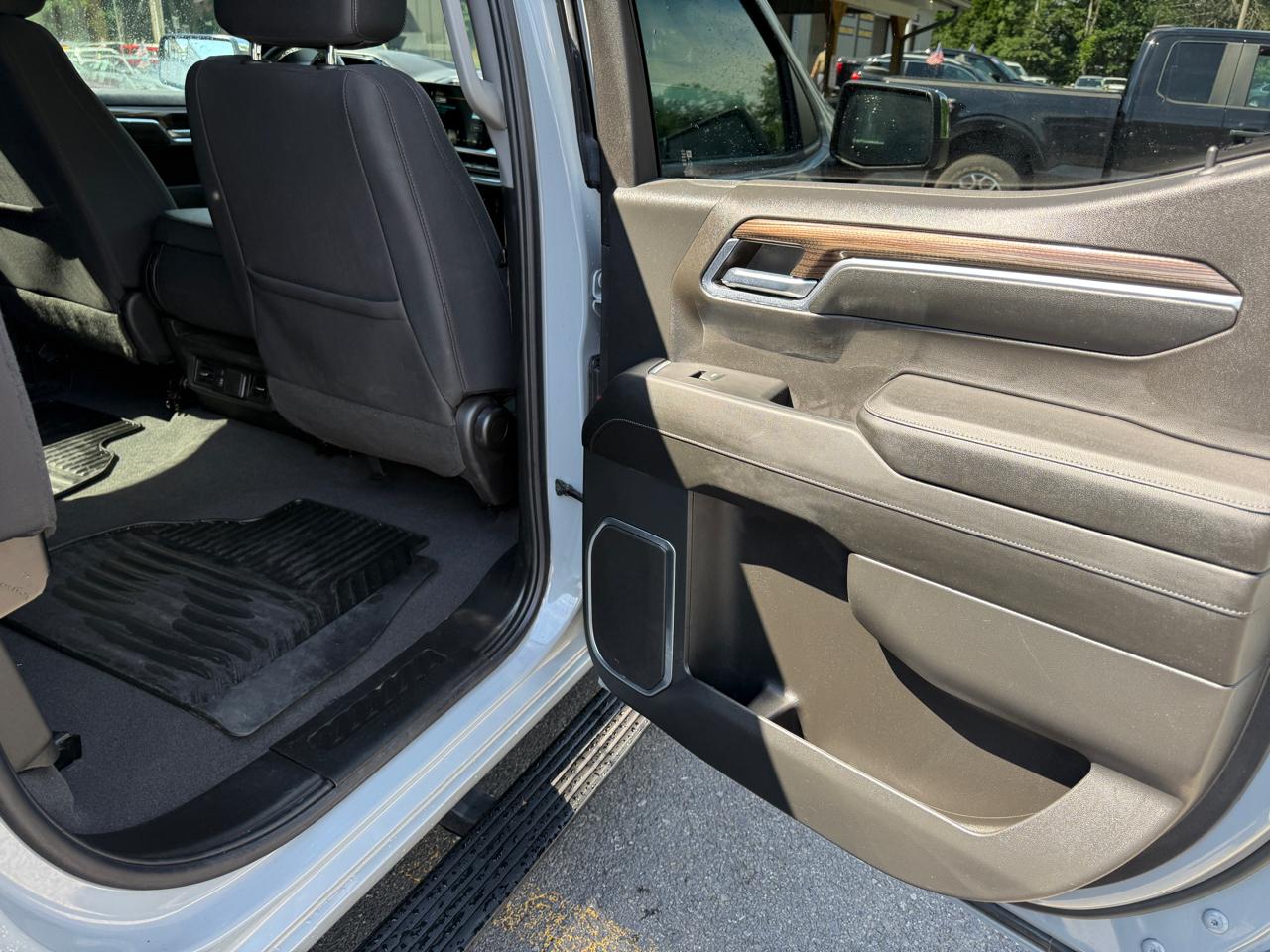 Chevrolet Silverado 1500 LT-L Crew Cab 4WD 2024