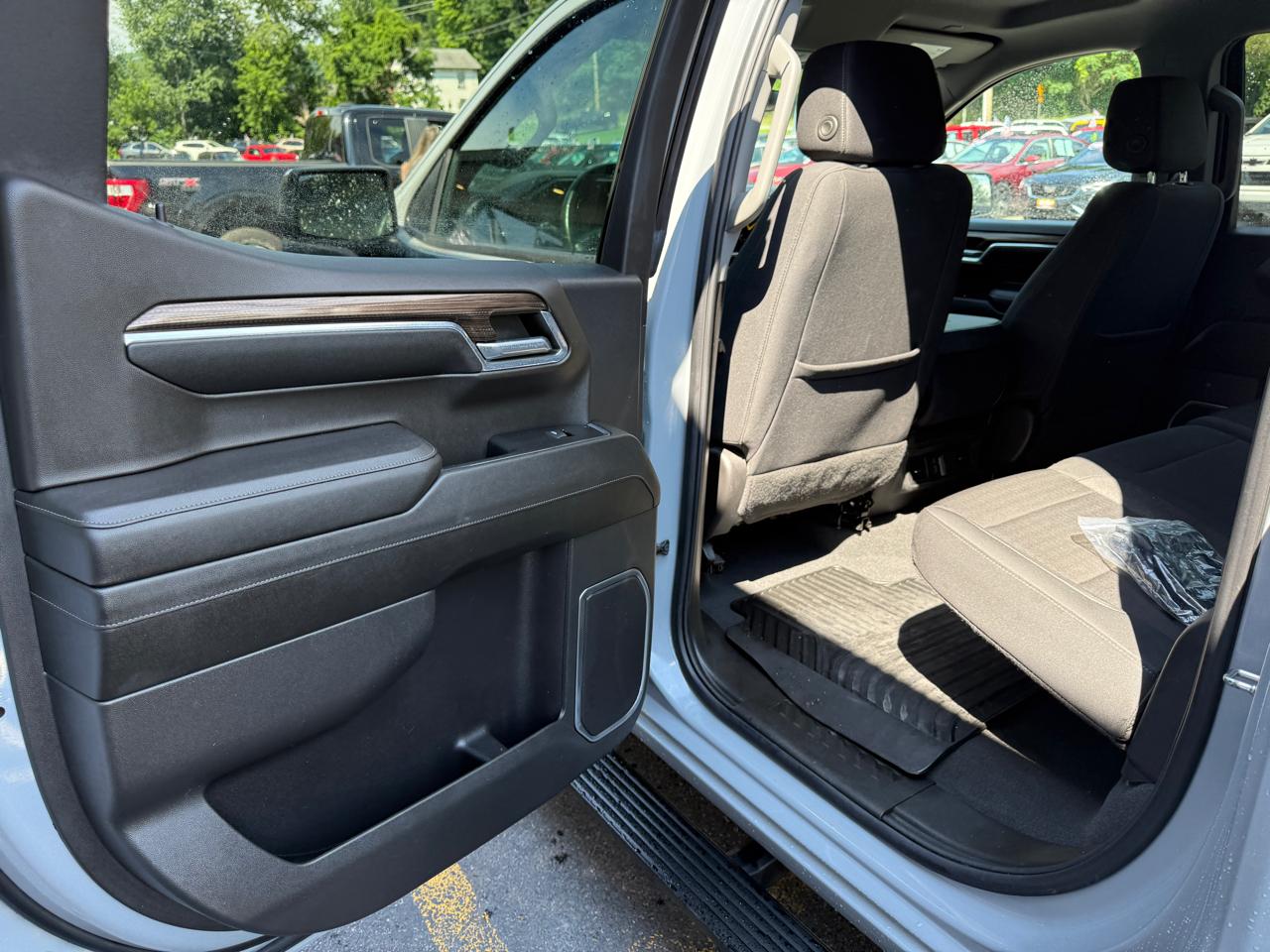 Chevrolet Silverado 1500 LT-L Crew Cab 4WD 2024