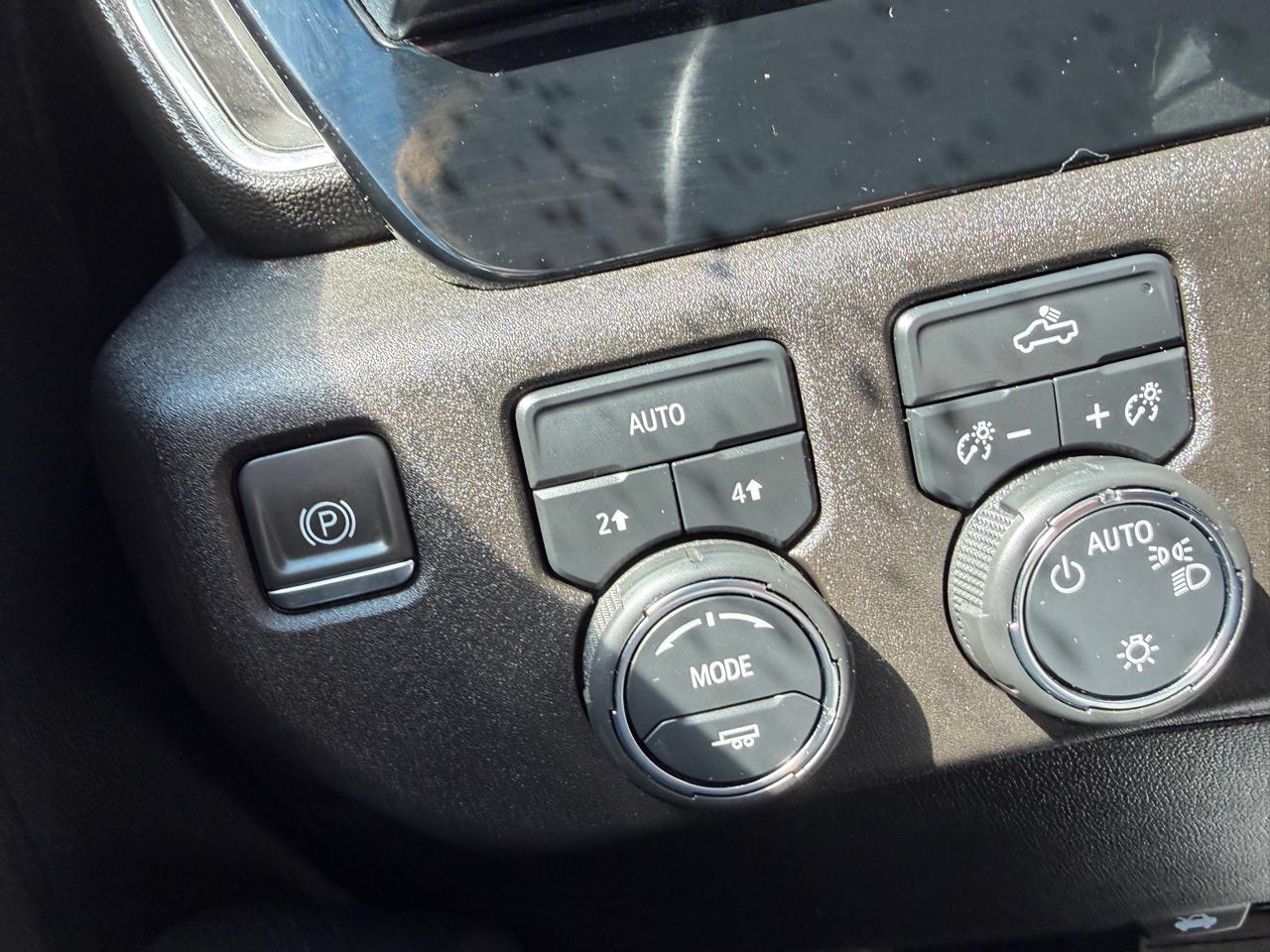 Chevrolet Silverado 1500 LT-L Crew Cab 4WD 2024