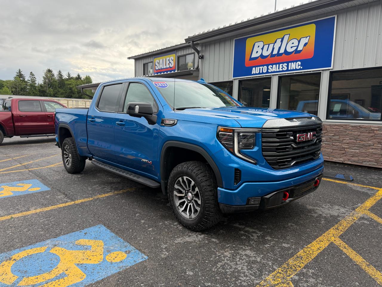 GMC Sierra 1500 AT4 Crew Cab 4WD 2023