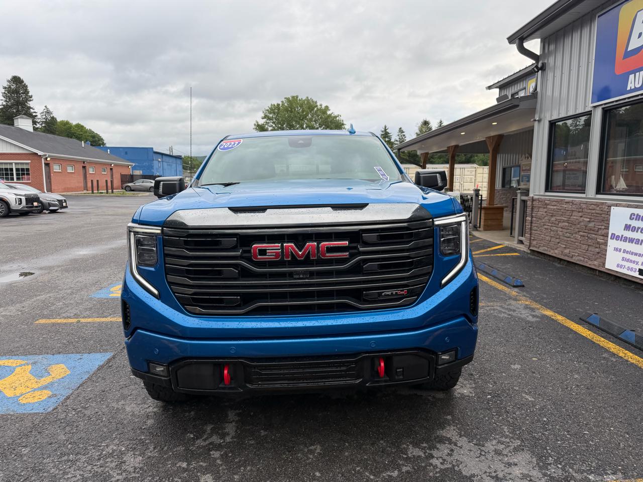 GMC Sierra 1500 AT4 Crew Cab 4WD 2023