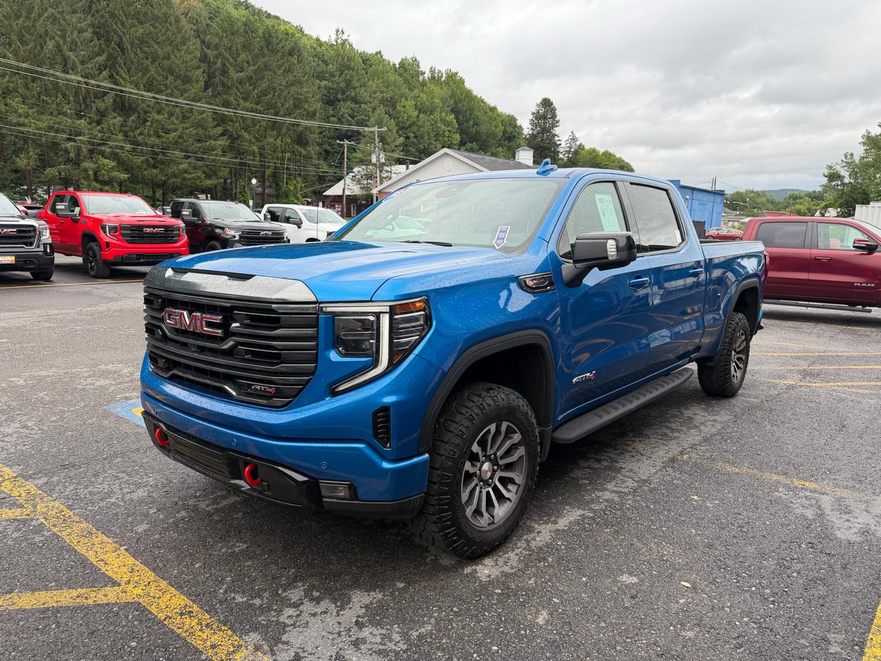GMC Sierra 1500 AT4 Crew Cab 4WD 2023