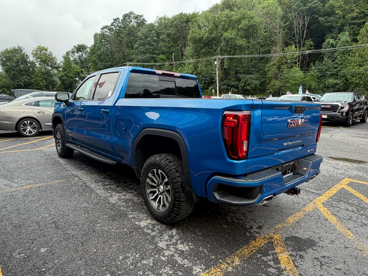 GMC Sierra 1500 AT4 Crew Cab 4WD 2023