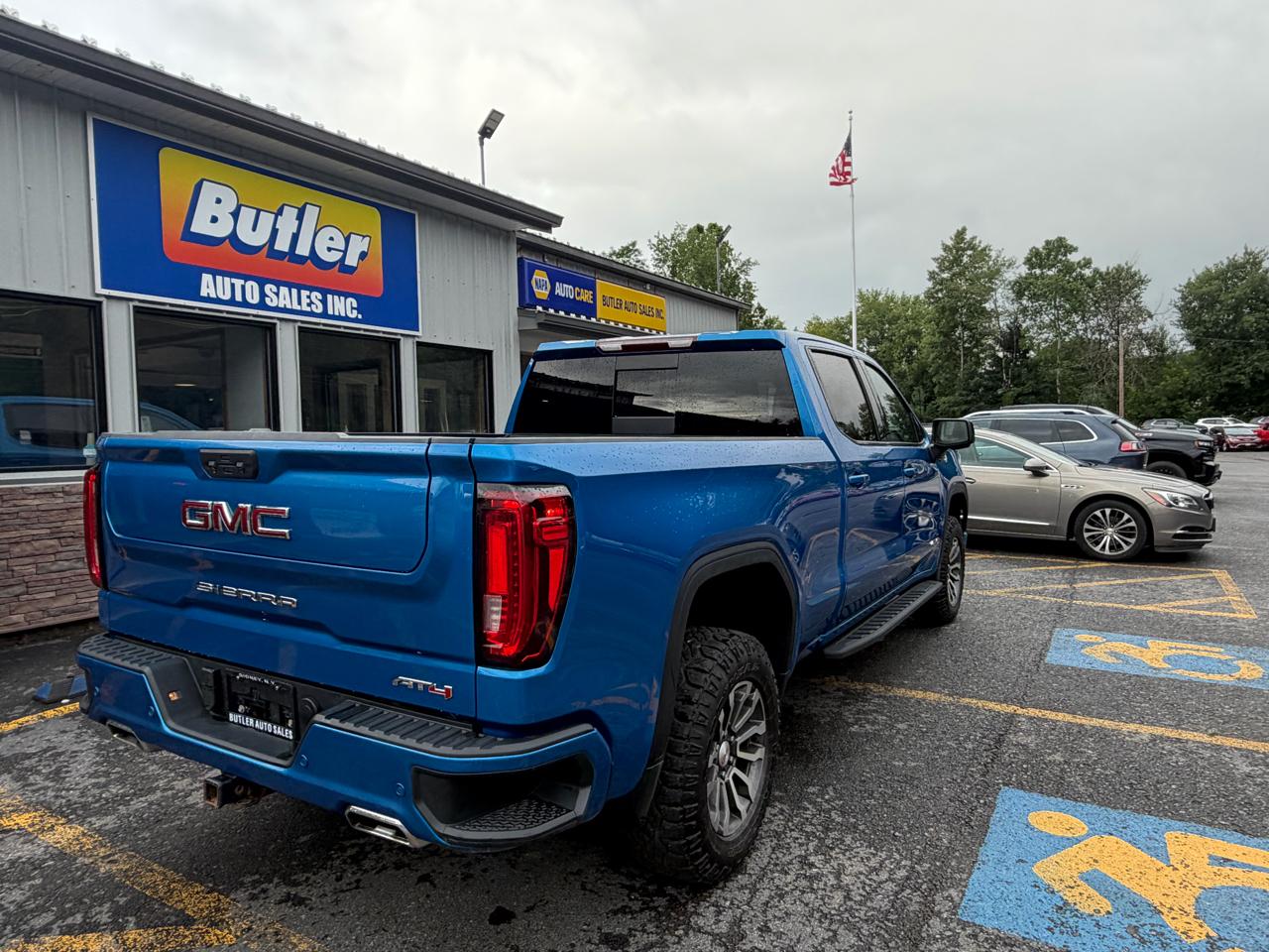 GMC Sierra 1500 AT4 Crew Cab 4WD 2023