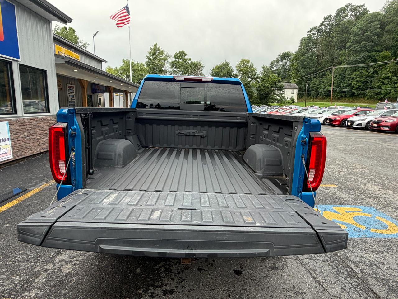 GMC Sierra 1500 AT4 Crew Cab 4WD 2023
