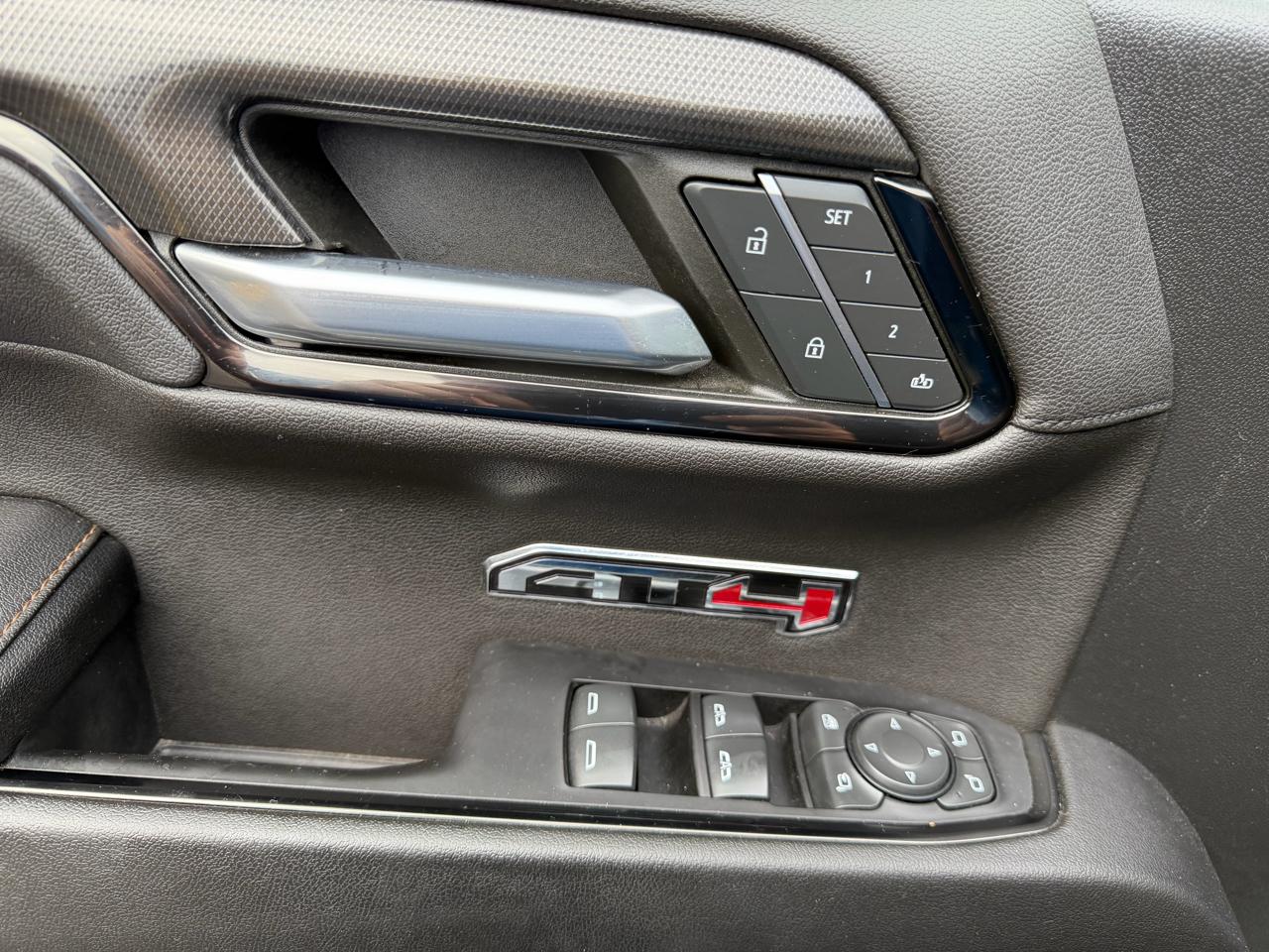 GMC Sierra 1500 AT4 Crew Cab 4WD 2023
