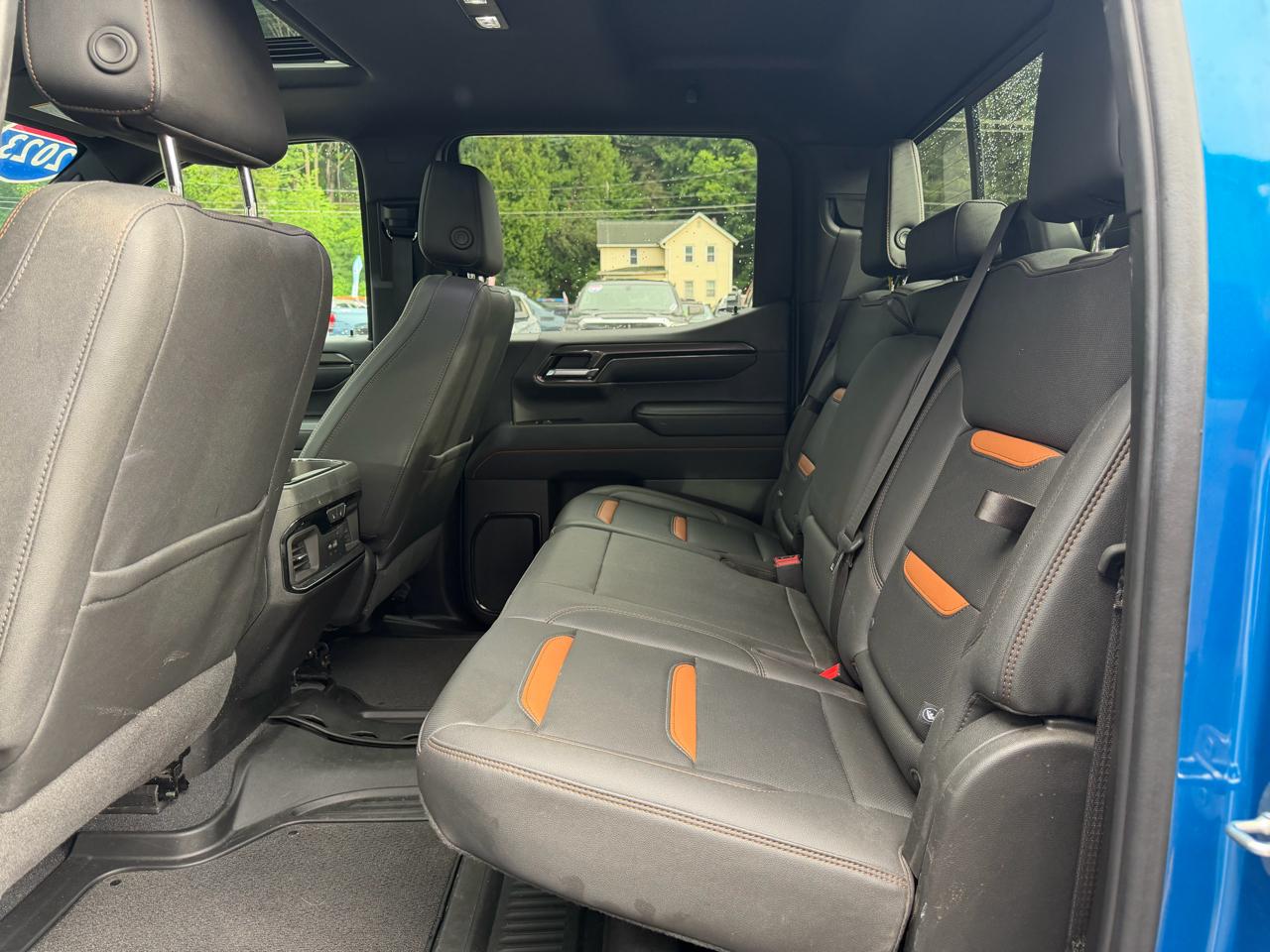 GMC Sierra 1500 AT4 Crew Cab 4WD 2023