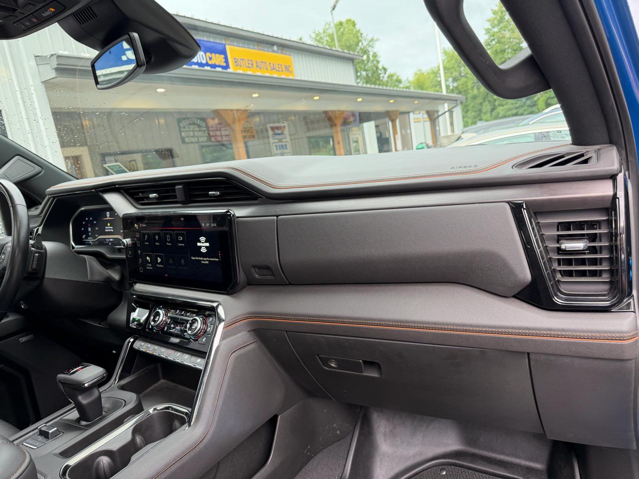 GMC Sierra 1500 AT4 Crew Cab 4WD 2023
