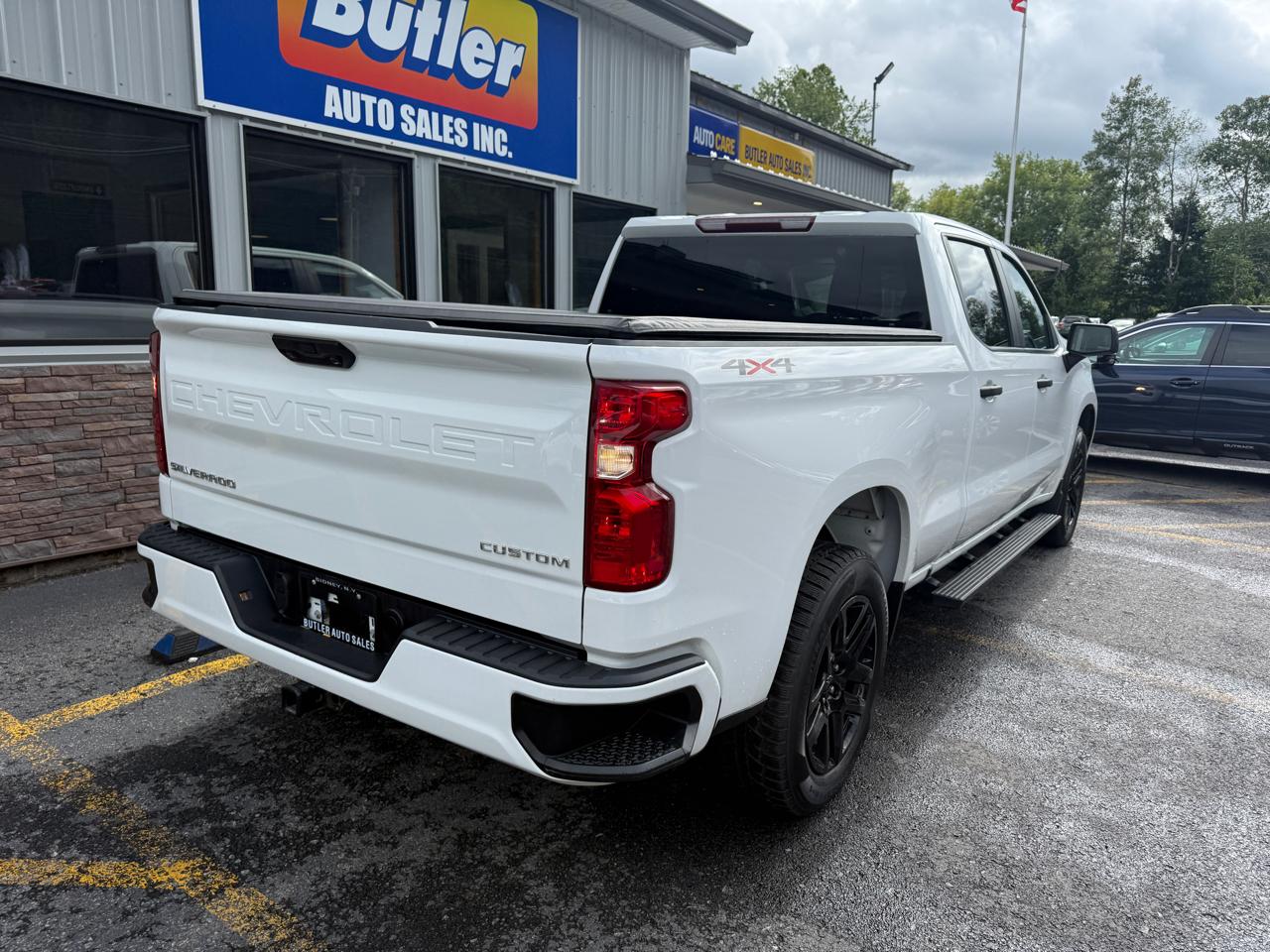 Chevrolet Silverado 1500 Custom Crew Cab 4WD 2024