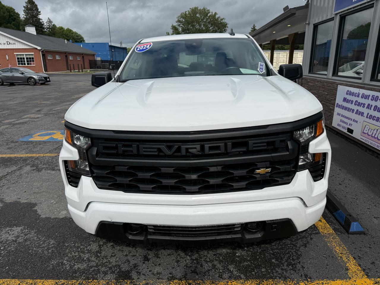 Chevrolet Silverado 1500 Custom Crew Cab 4WD 2024