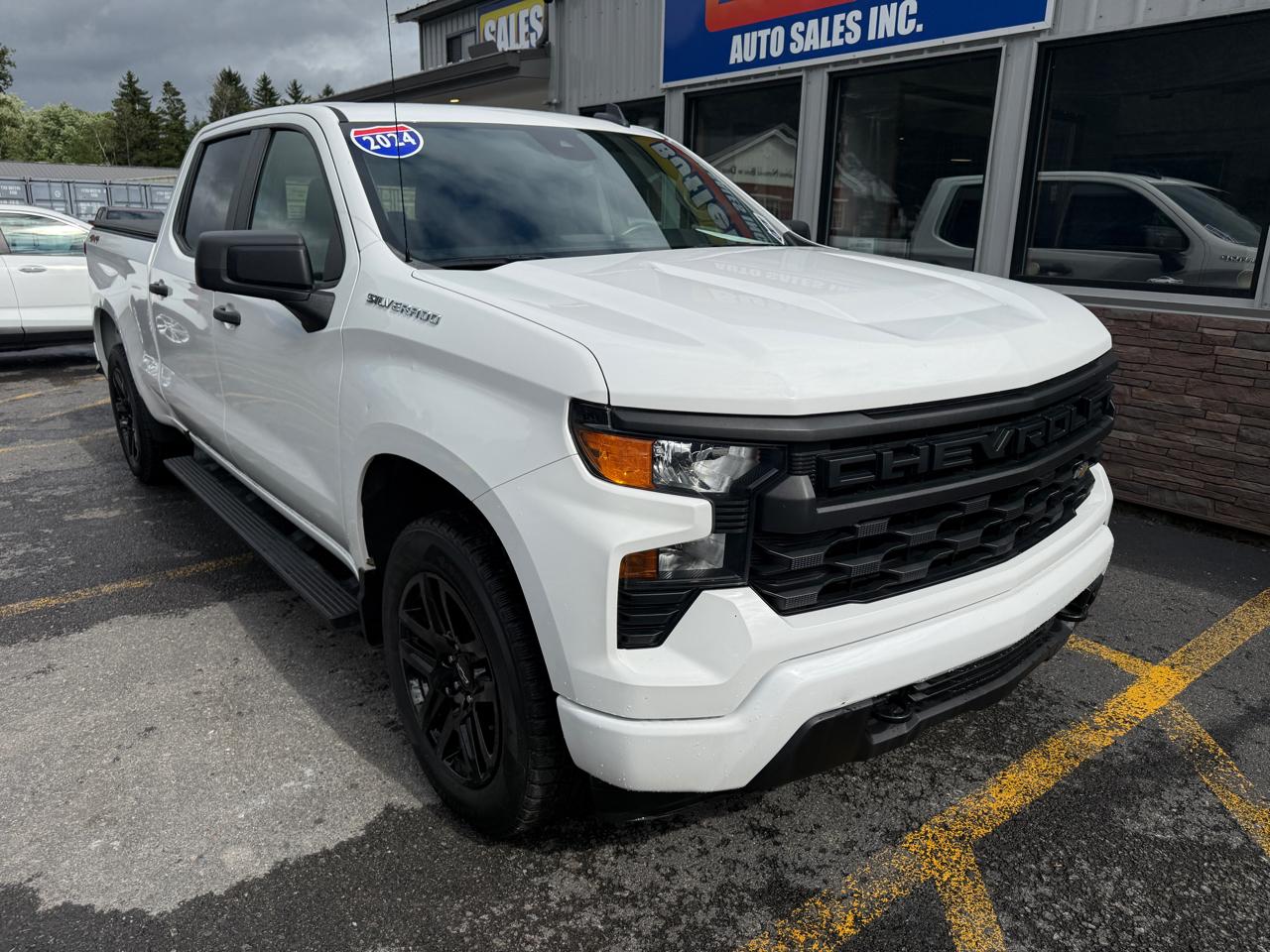 Chevrolet Silverado 1500 Custom Crew Cab 4WD 2024