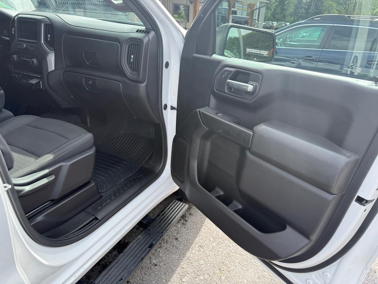 Chevrolet Silverado 1500 Custom Crew Cab 4WD 2024