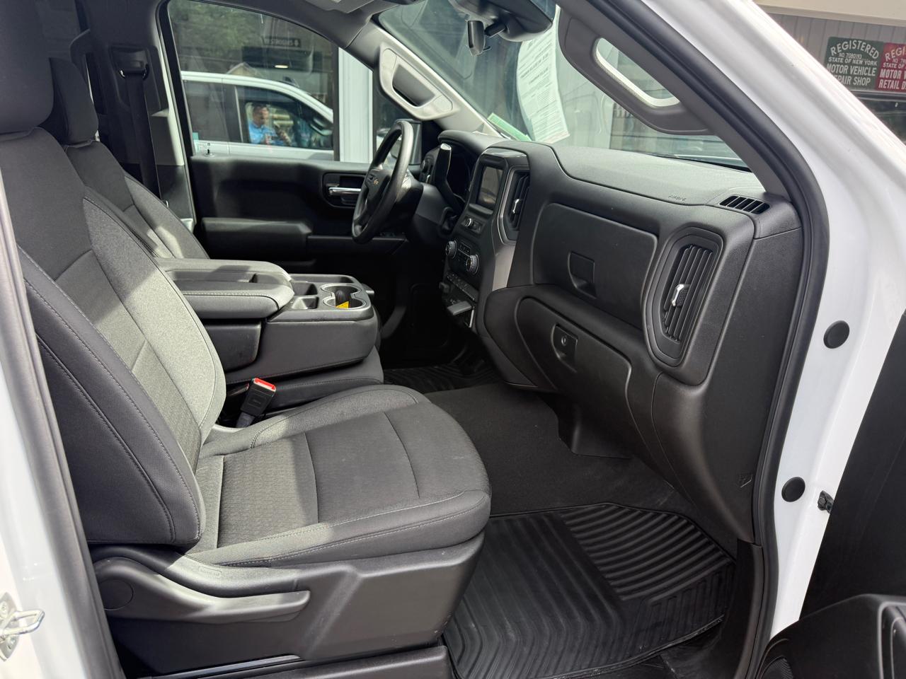 Chevrolet Silverado 1500 Custom Crew Cab 4WD 2024