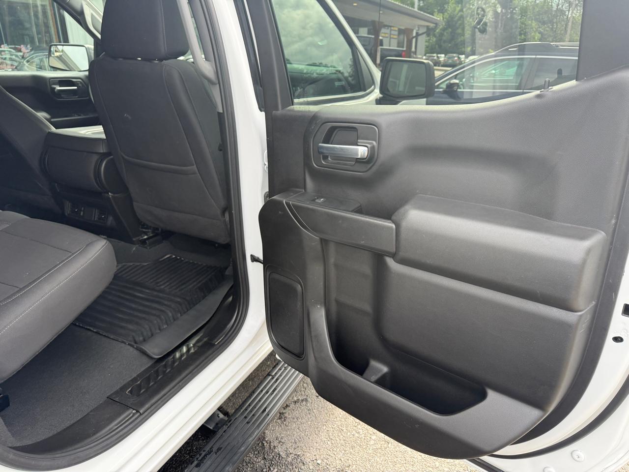 Chevrolet Silverado 1500 Custom Crew Cab 4WD 2024